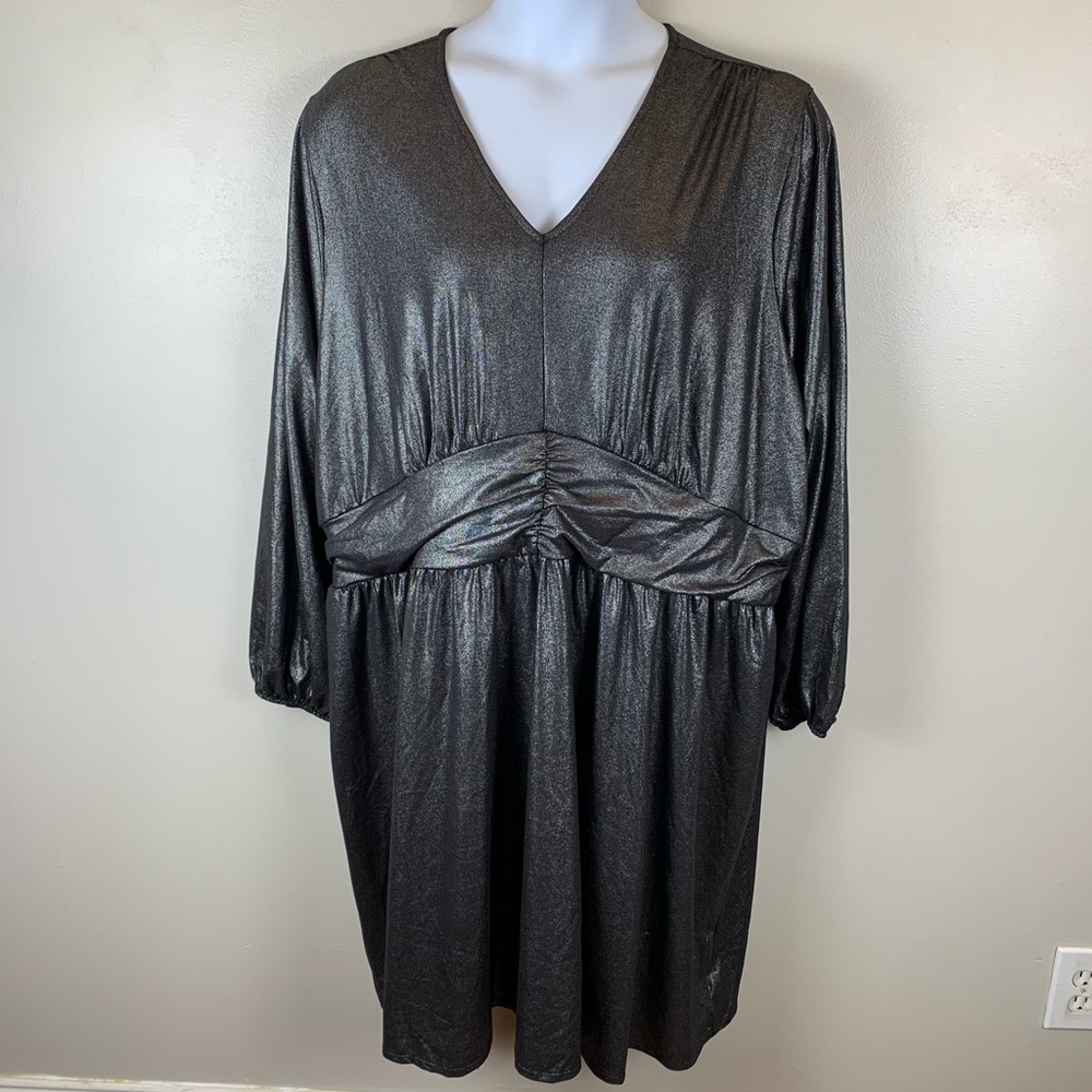 Lane Bryant Dress Fit and Flare Women’s Size 26/28 Long Sleeve V Neck Foil Print